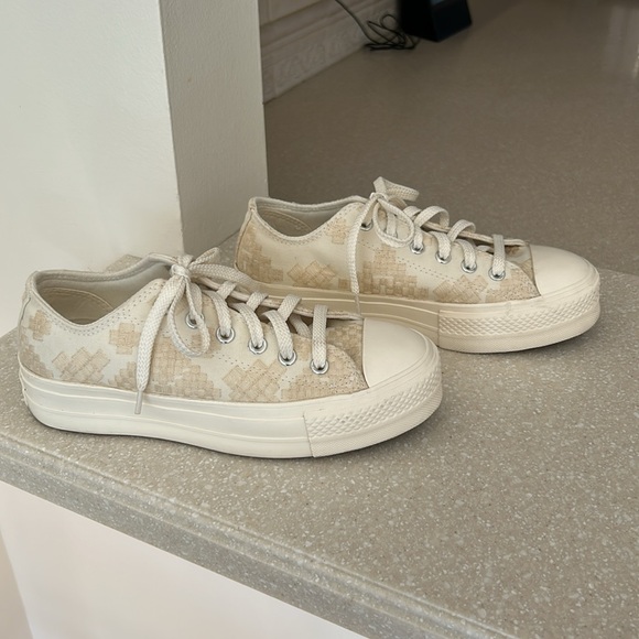 Converse Chuck Taylor All Star Lift Platform Tonal Embroidery  Shoe Size 8 🤍❤️ - Picture 5 of 17